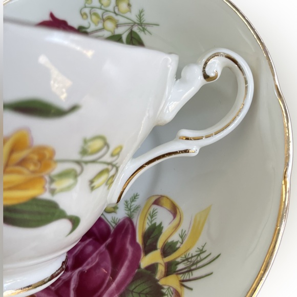 🎈2/$30 - REGENCY Bone China TEACUP & SAUCER. Roses & Lily of the Valley. - Picture 6 of 8